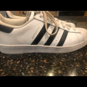 Adidas Women’s Superstar tennis shoes 9.5